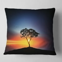 DesignArt Прекрасно зајдисонце над осамено дрво - пејзаж печатена перница за фрлање - 18x18